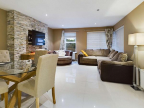 Free Parking - Stunning 2 Bedroom Apartment